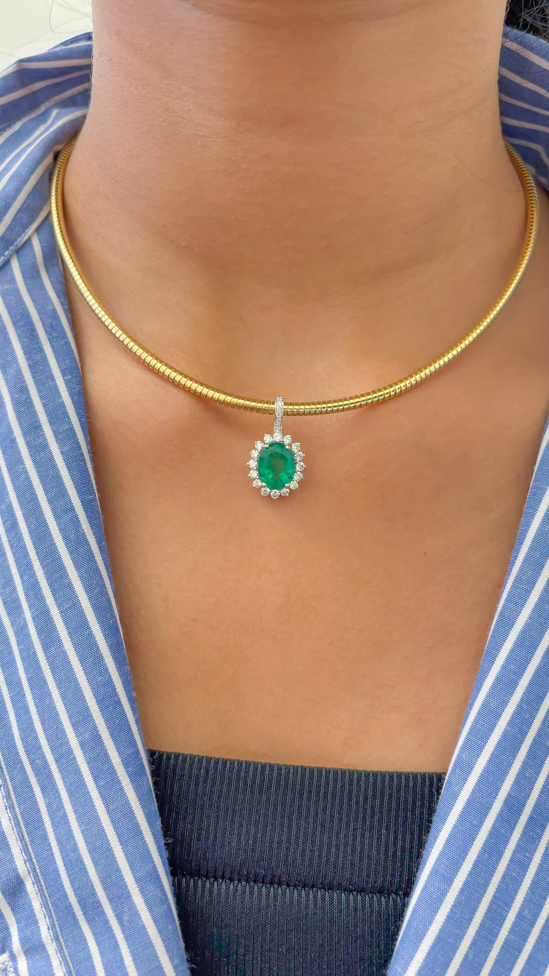 JPPD-735/9087 Emerald Helo Diamond Oval Pendant | 18K
