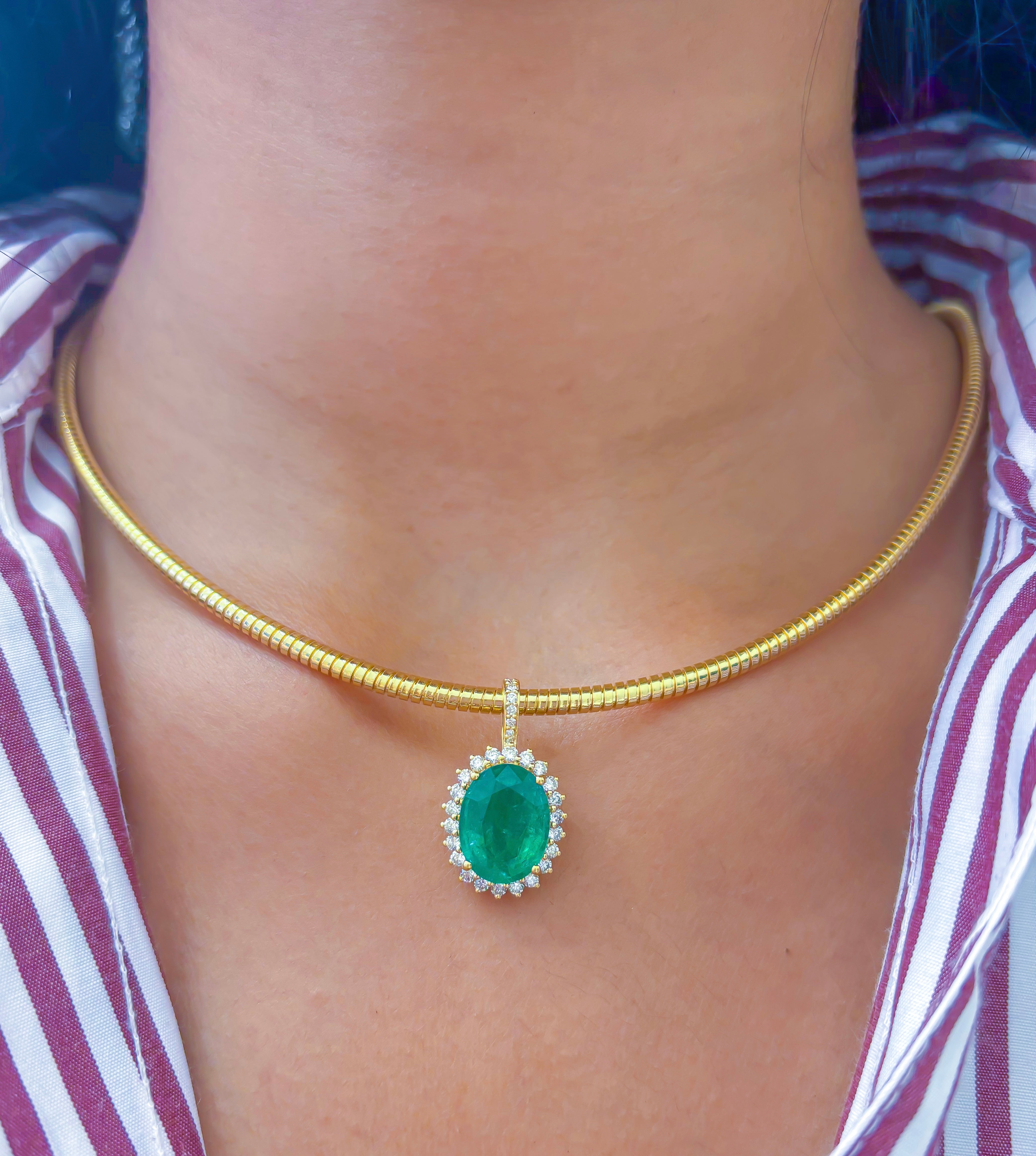 JPPD-758/9148 Emerald Helo Diamond Oval Pendant | 18K