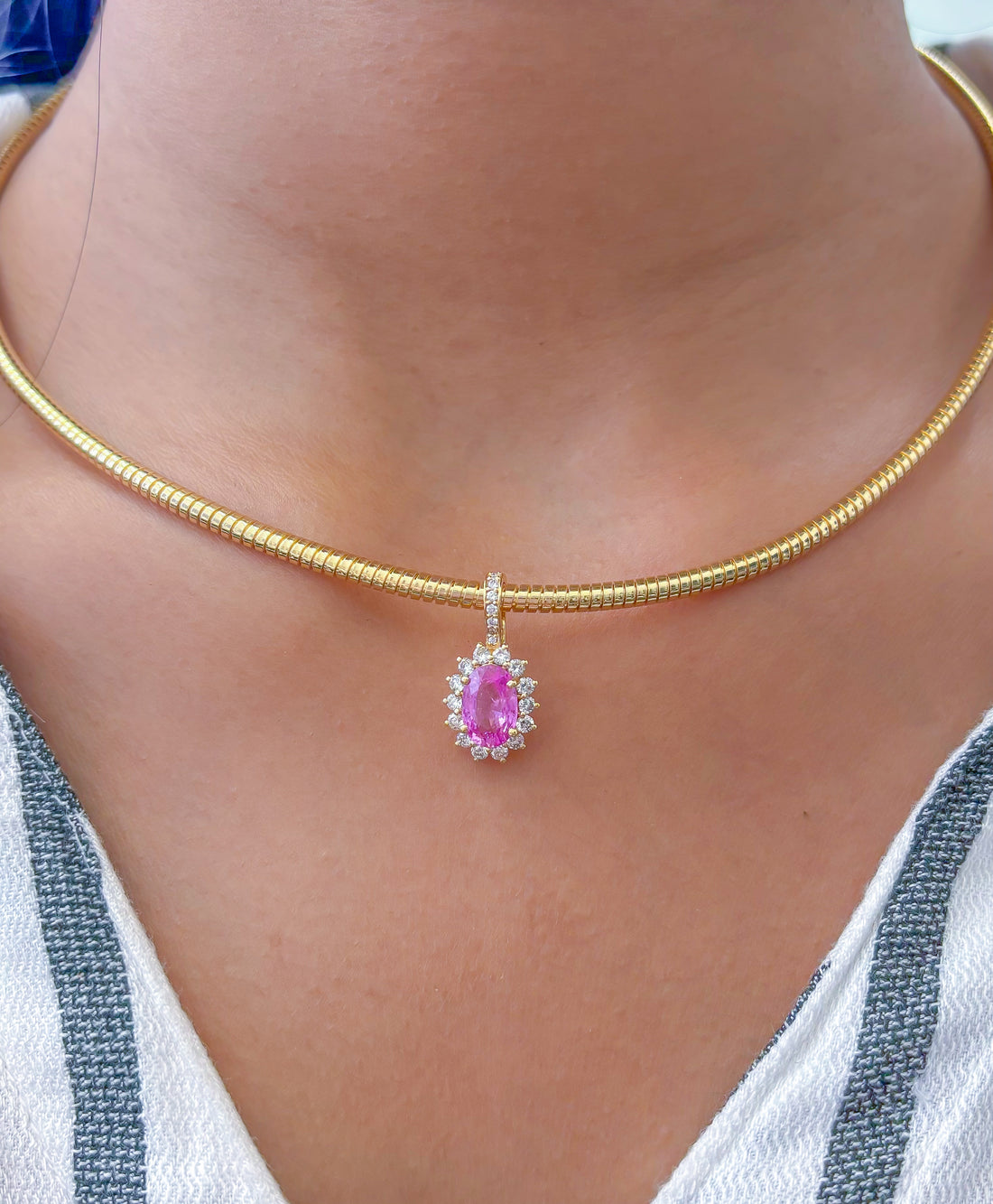 JPPD-768/9193 Pink Sapphire Helo Diamond Oval Pendant | 18K