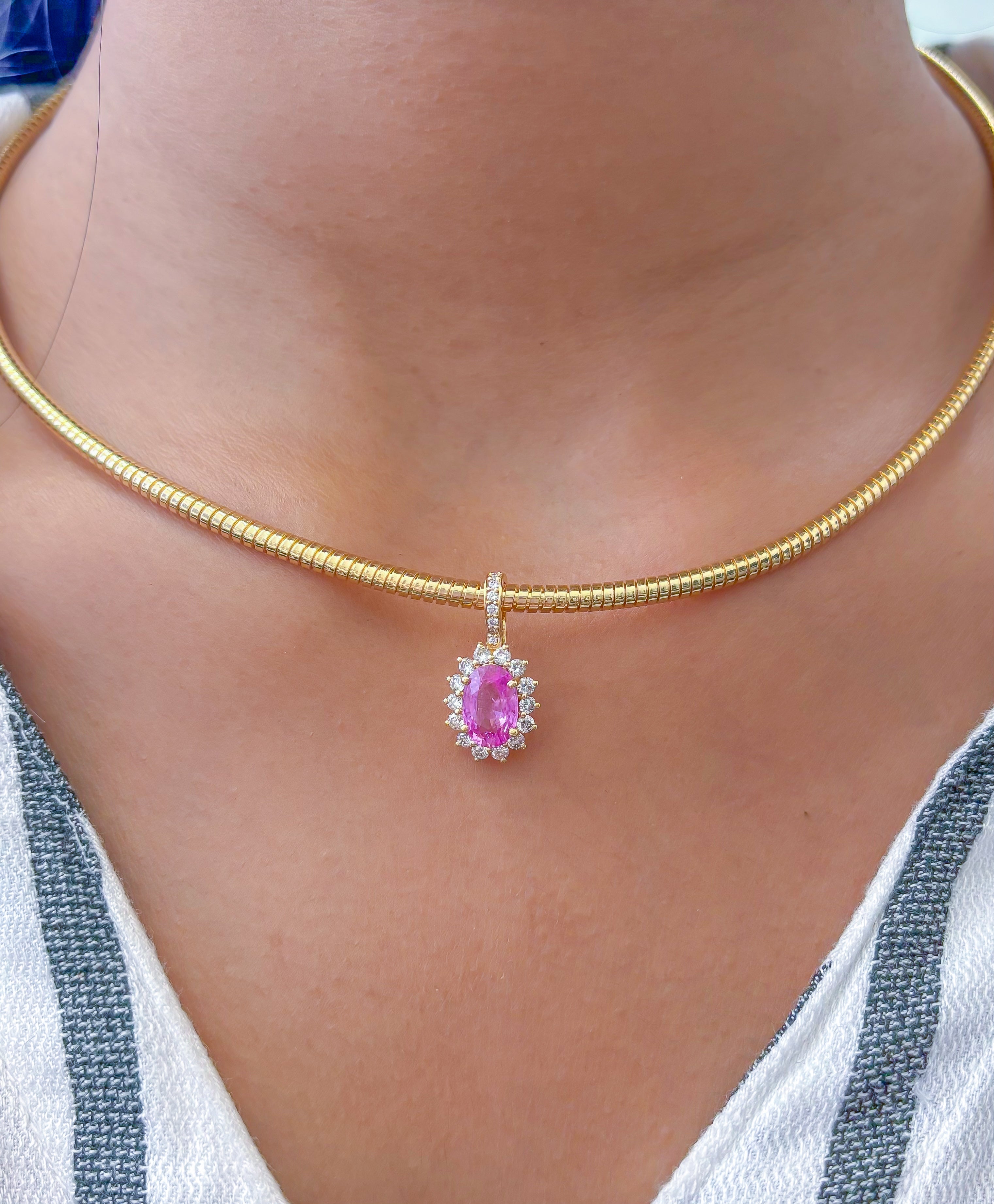 JPPD-768/9193 Pink Sapphire Helo Diamond Oval Pendant | 18K