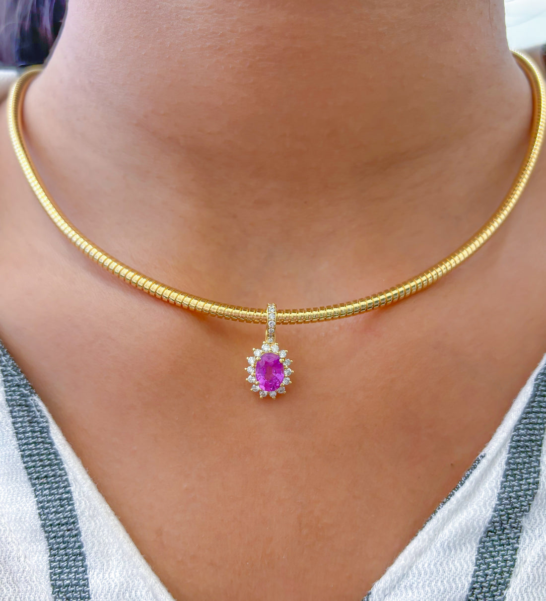 JPPD-769/9194 Pink Sapphire Helo Diamond Oval Pendant | 18K