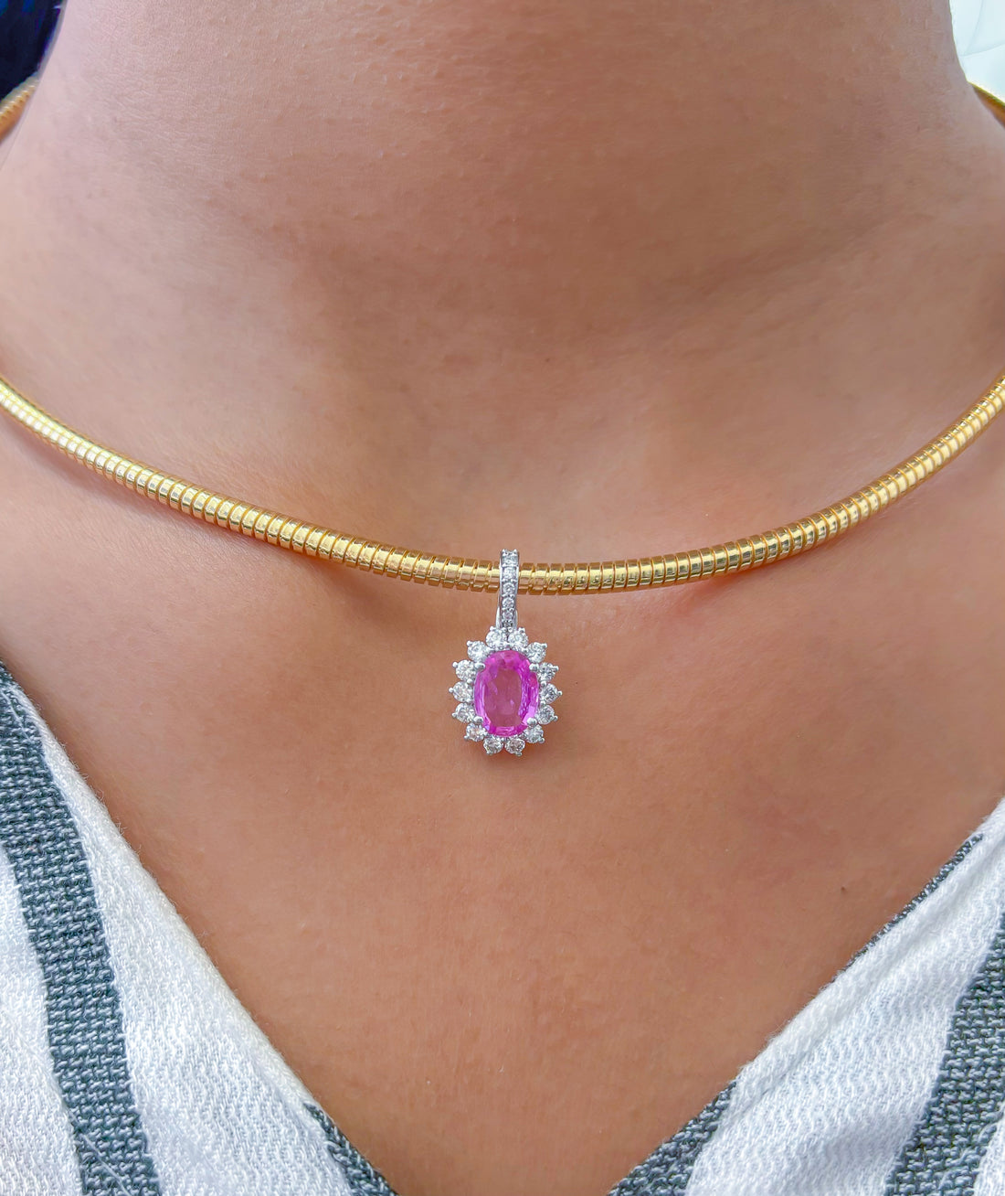 JPPD-776/9201 Pink Sapphire Helo Diamond Oval Pendant | 18K