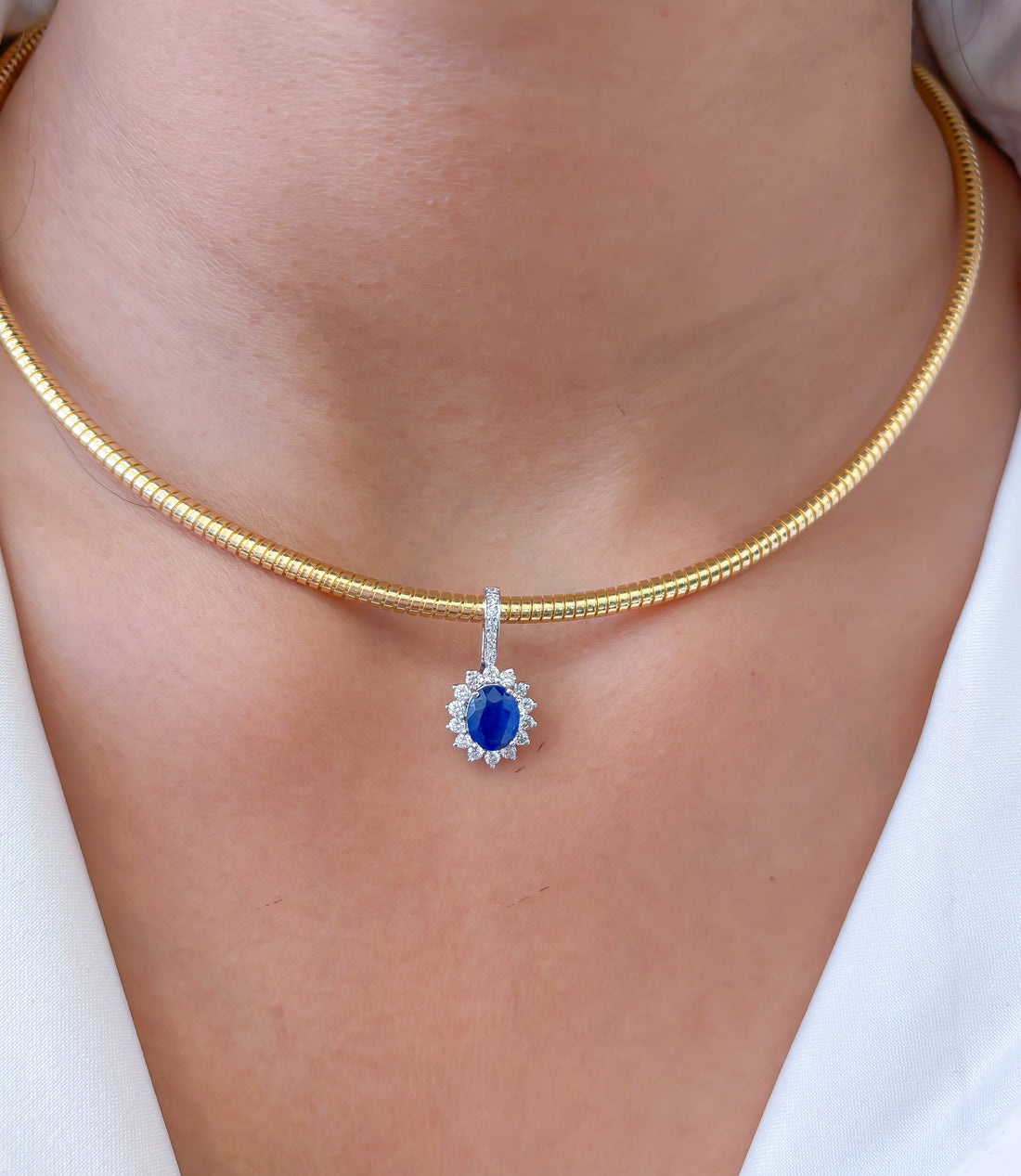 JPPD-846/9532 Blue Sapphire Helo Diamond Oval Pendant | 18K