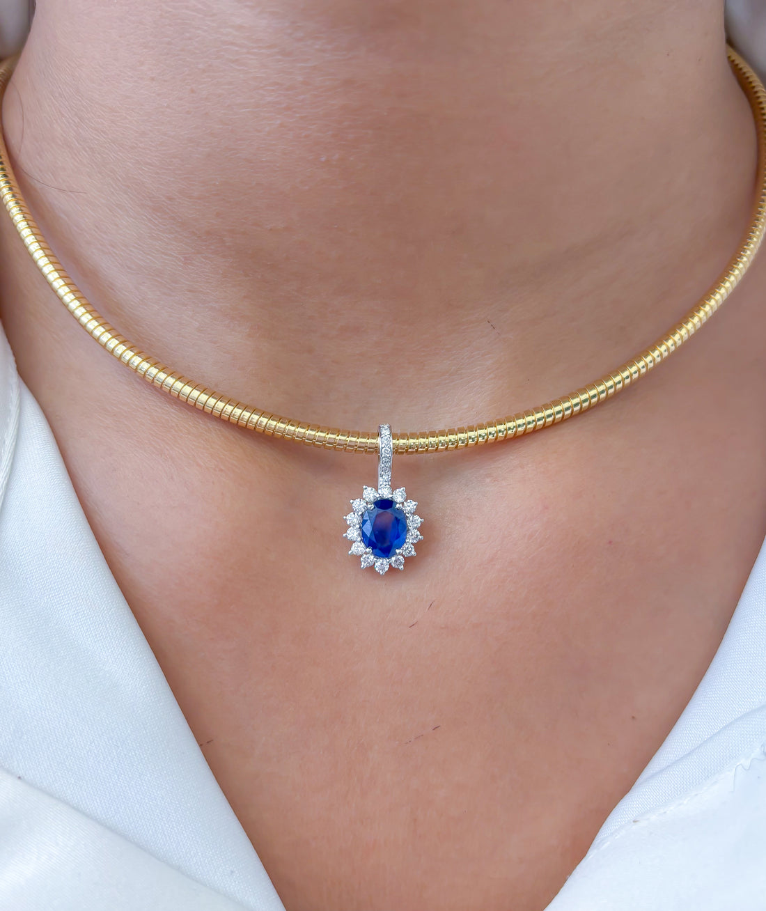 JPPD-847/9533 Blue Sapphire Helo Diamond Oval Pendant | 18K