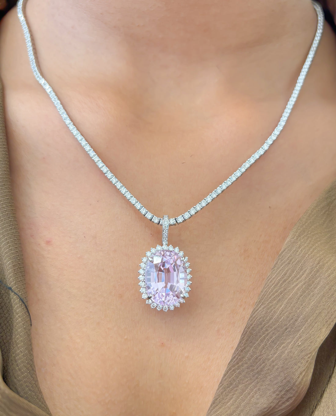 JPPD-858/9573 Kunzite Helo Diamond Oval Pendant | 14K