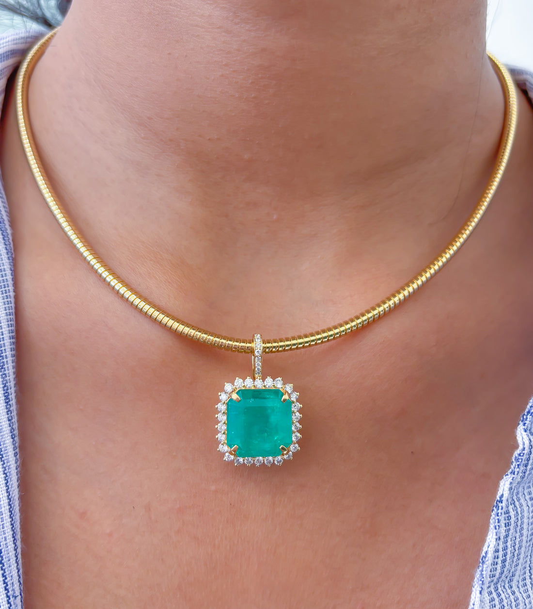 JPPD-873/9701 Colombian Emerald Helo Diamond Octagon Pendant | 18K