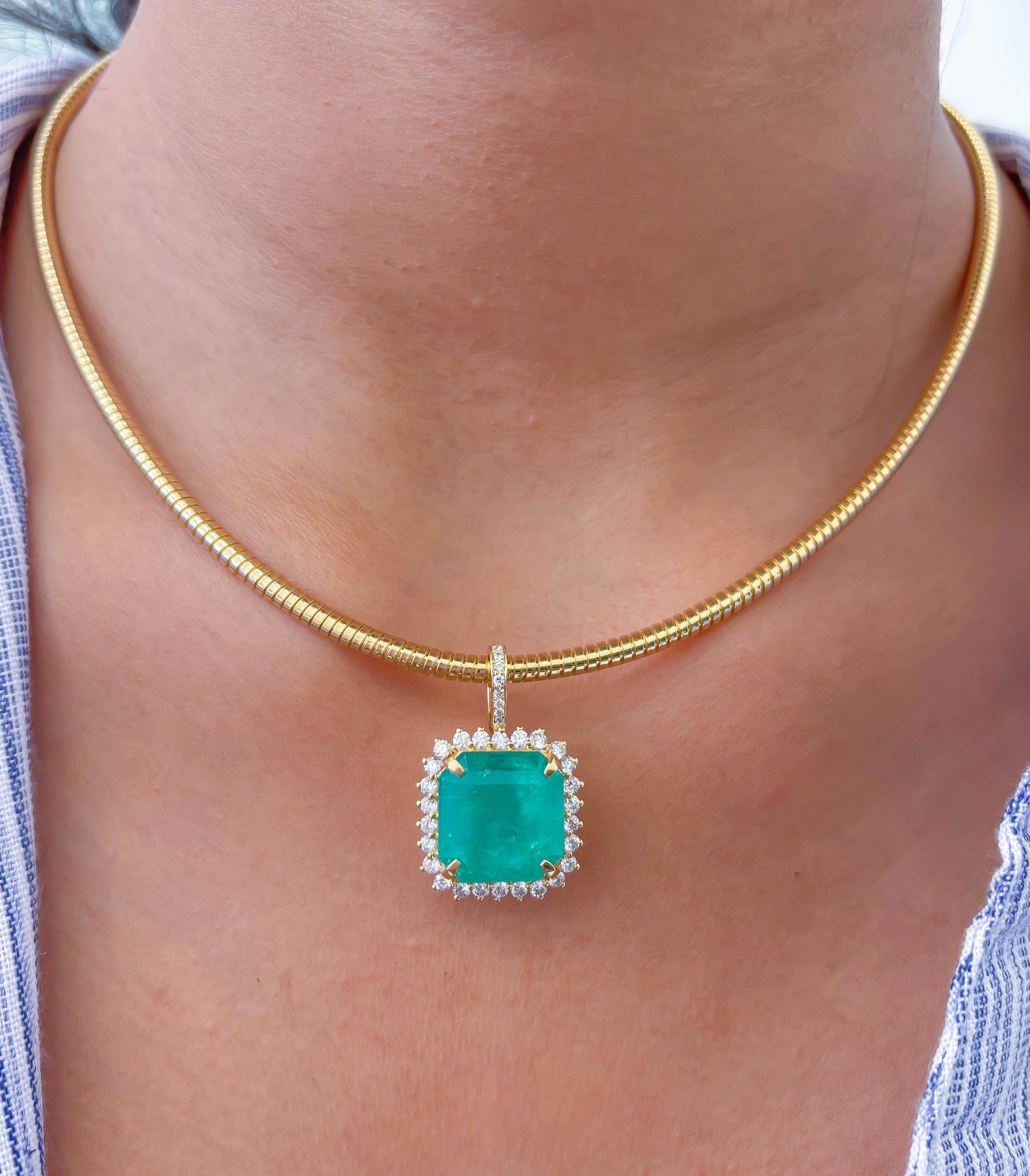 JPPD-875/9703 Colombian Emerald Helo Diamond Octagon Pendant | 18K