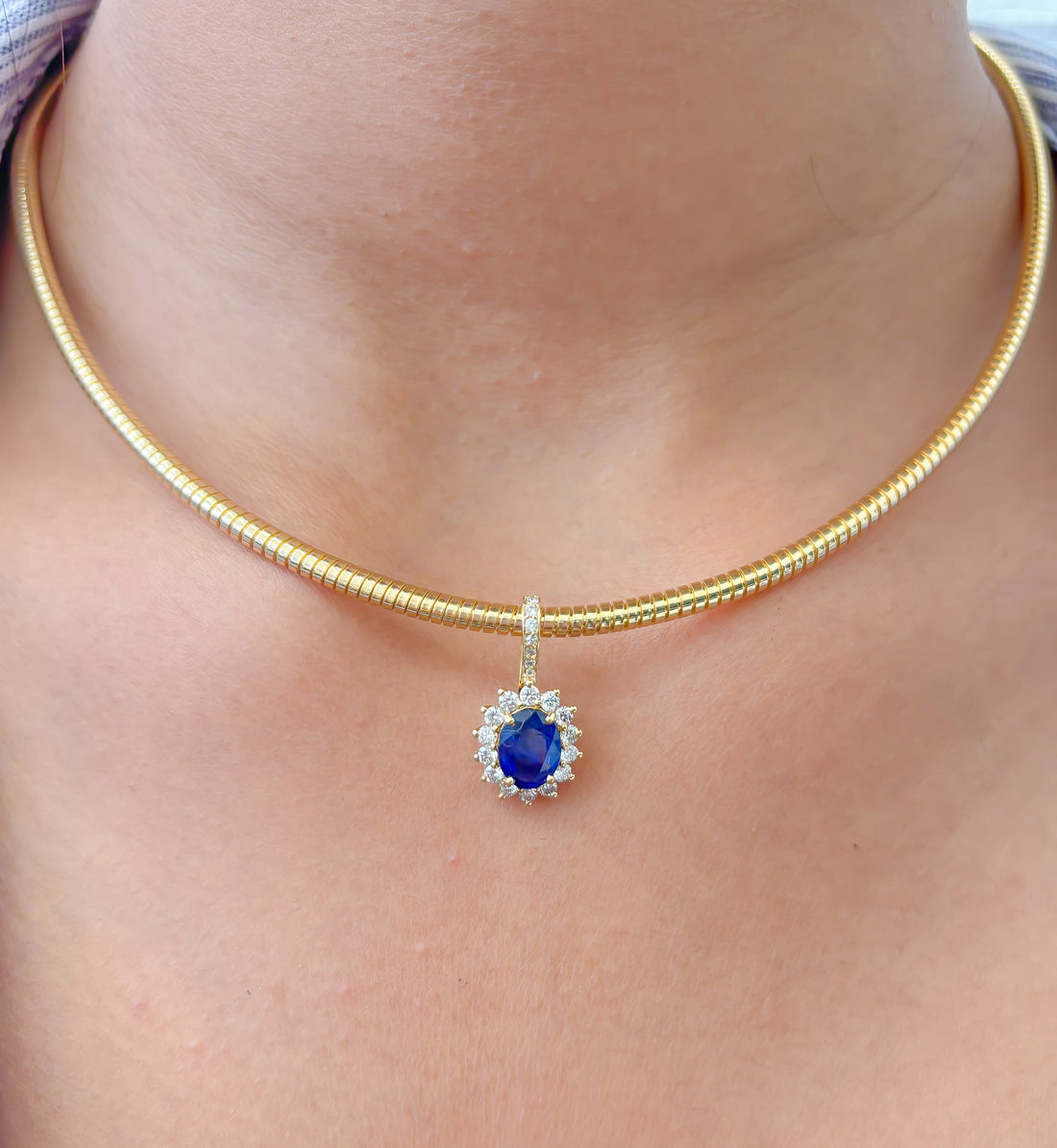 JPPD-877/9705 Blue Sapphire Helo Diamond Oval Pendant | 18K