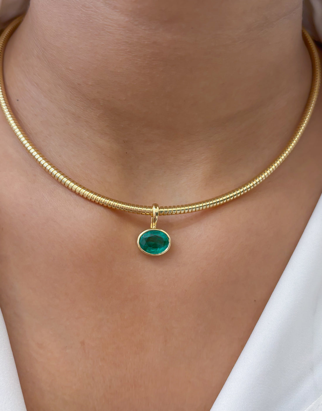 JPPD-892/9867 Emerald  Oval Bezel Pendant | 18K