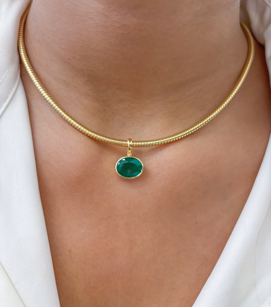 JPPD-895/9870 Emerald  Oval Bezel Pendant | 18K