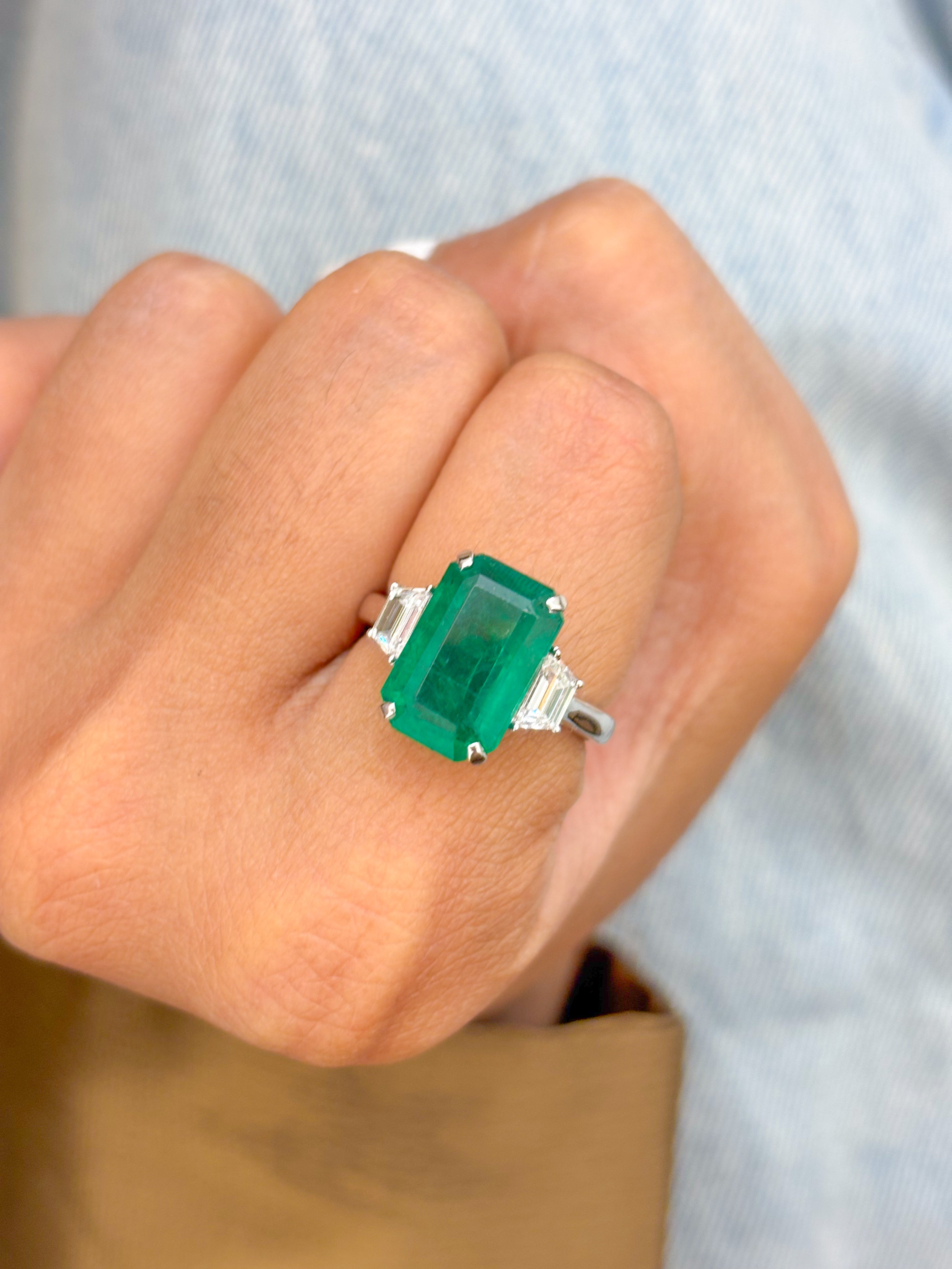 JPRG-2254/5700 Emerald Octagon With Fancy Diamond Ring | 18K