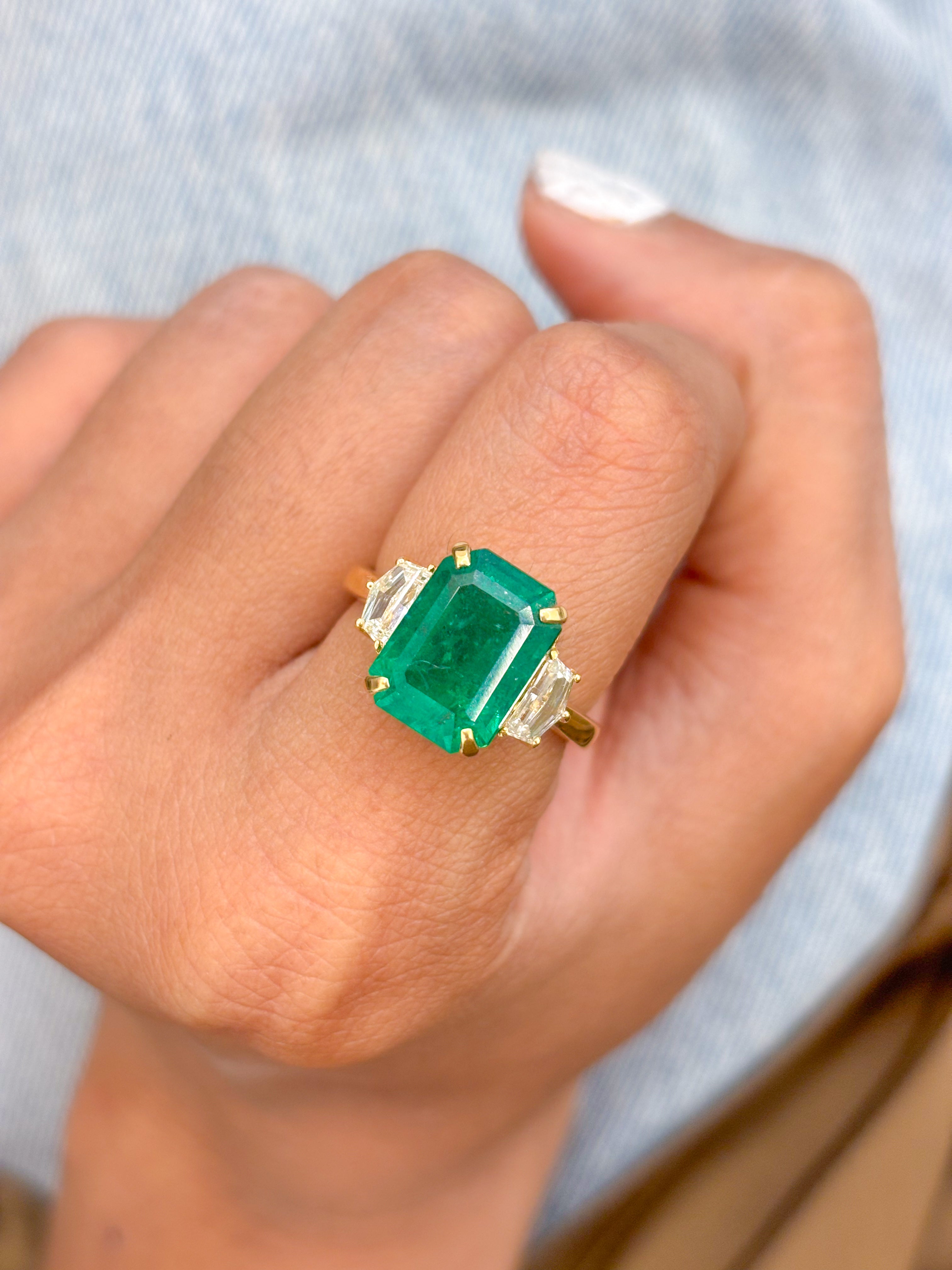 JPRG-2255/5701 Emerald Octagon With Fancy Diamond Ring | 18K