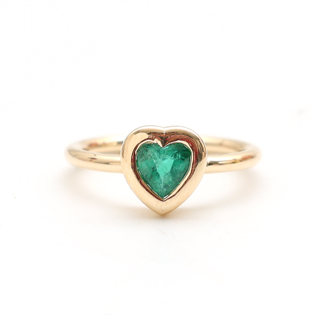 JPRG-2864/7454 Emerald Heart Bezel Set Ring | 18K