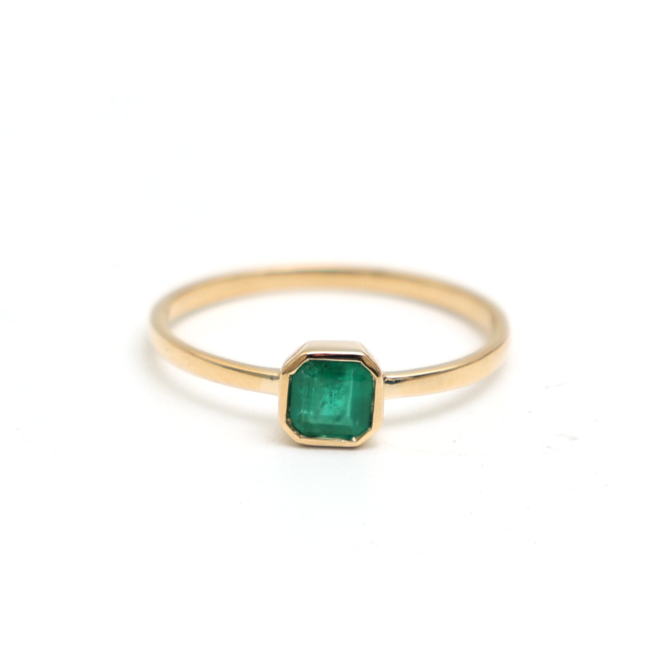 JPRG-2869/7462 Emerald Square Octagon Bezel Set Ring | 18K