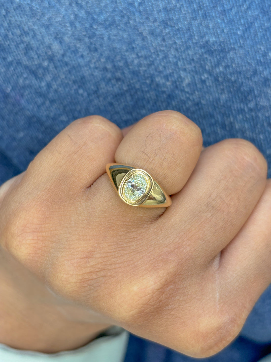 JPRG-3137/8193 Diamond Oval Pinky Ring | 18K