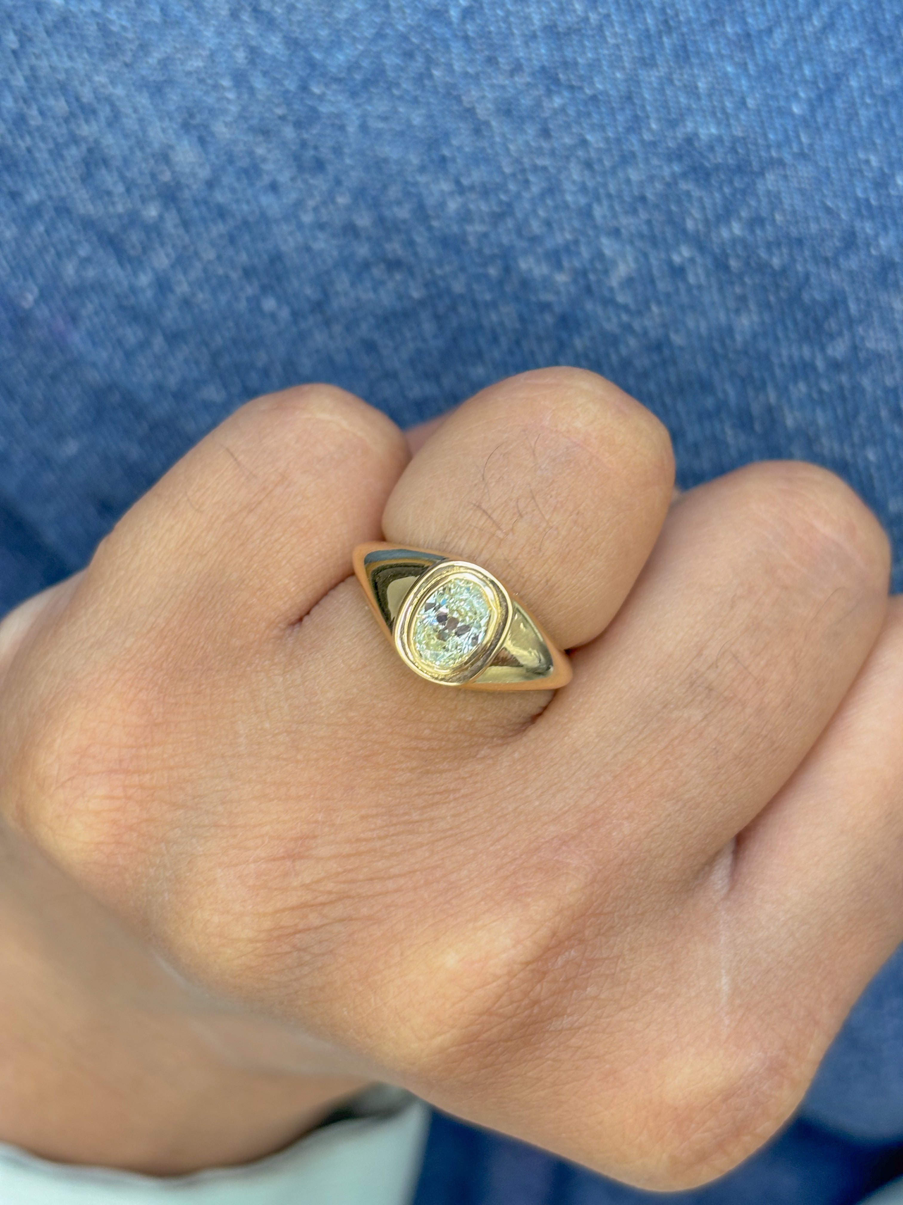 JPRG-3137/8193 Diamond Oval Pinky Ring | 18K