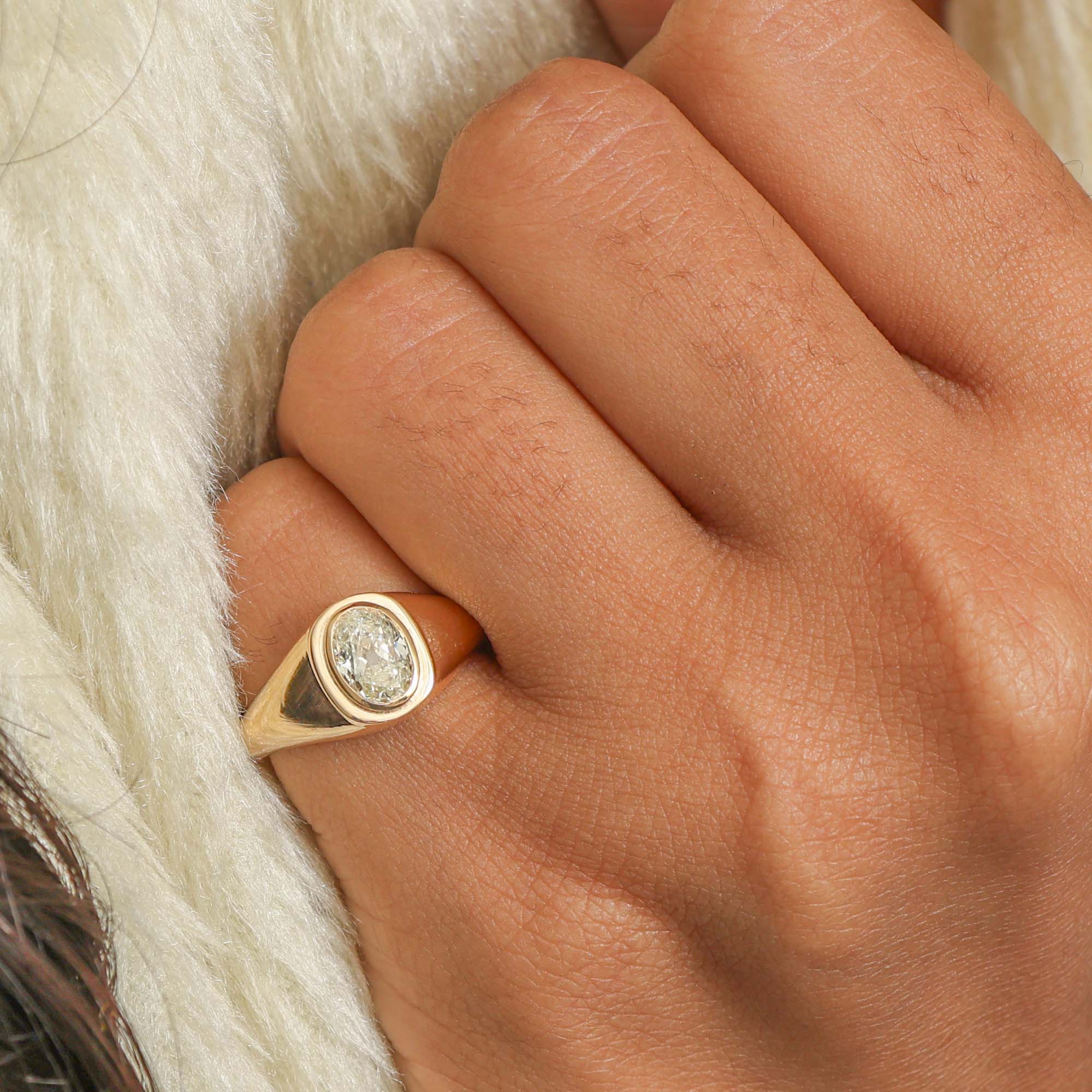 JPRG-3137/8193 Diamond Oval Pinky Ring | 18K