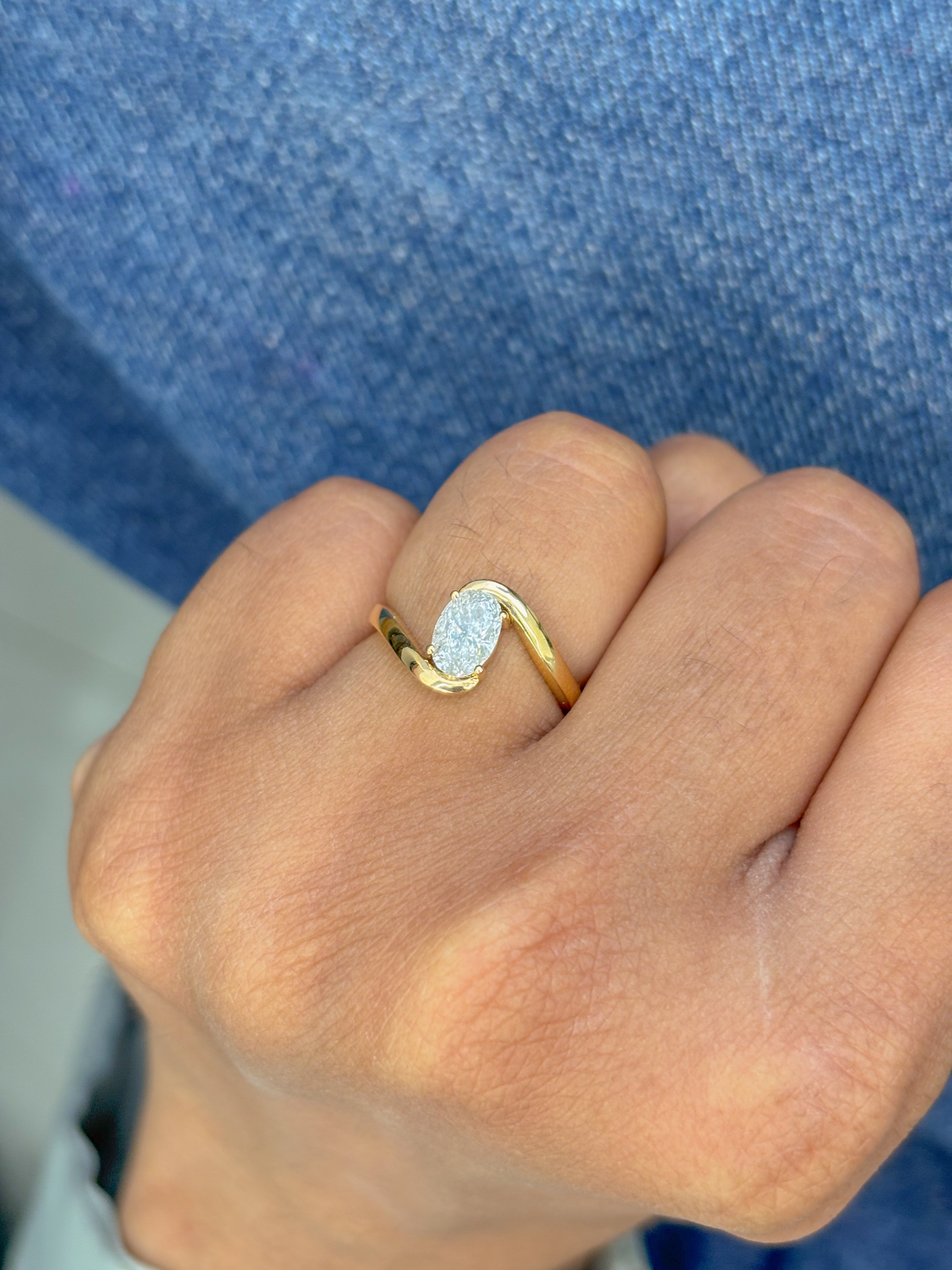 JPRG-3173/8250 Diamond Oval Wave Ring | 18K