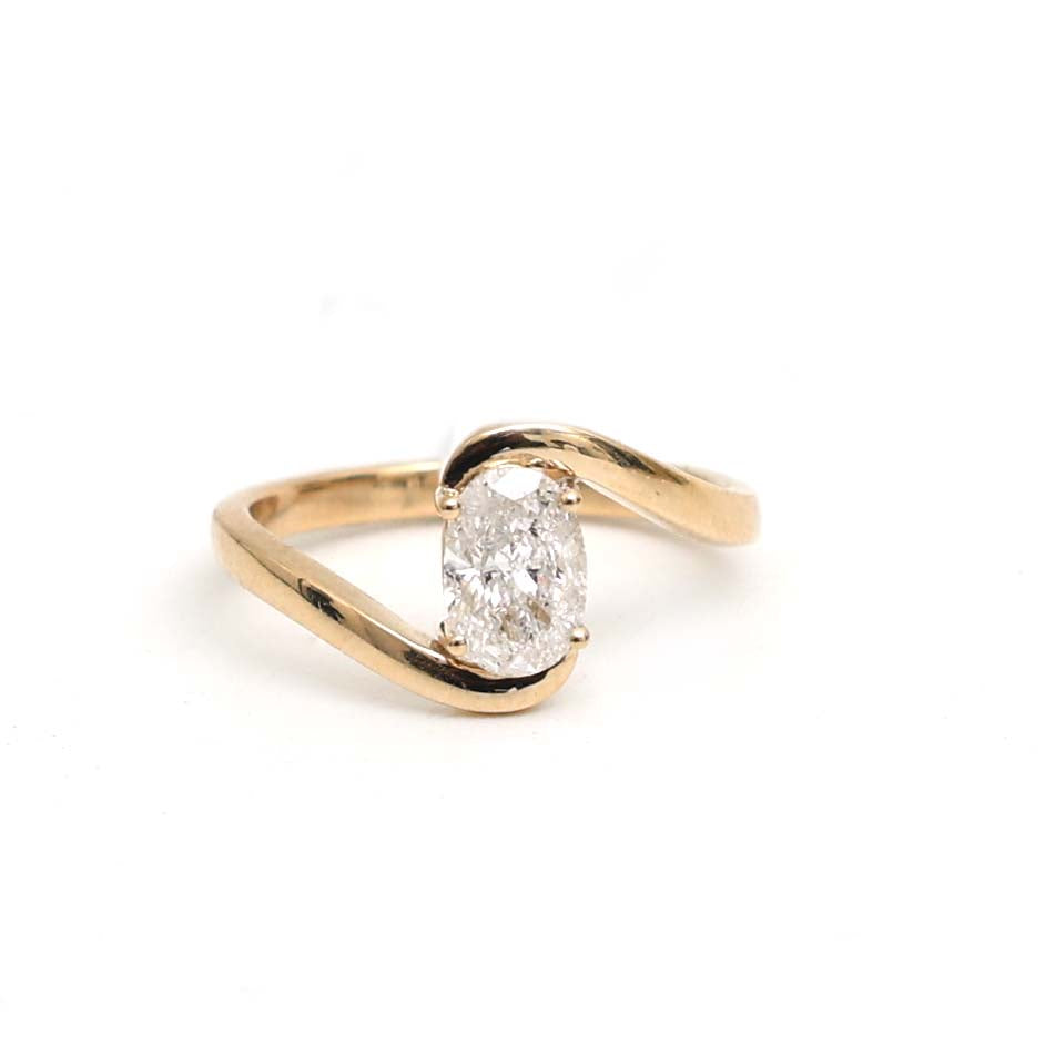 JPRG-3173/8250 Diamond Oval Wave Ring | 18K