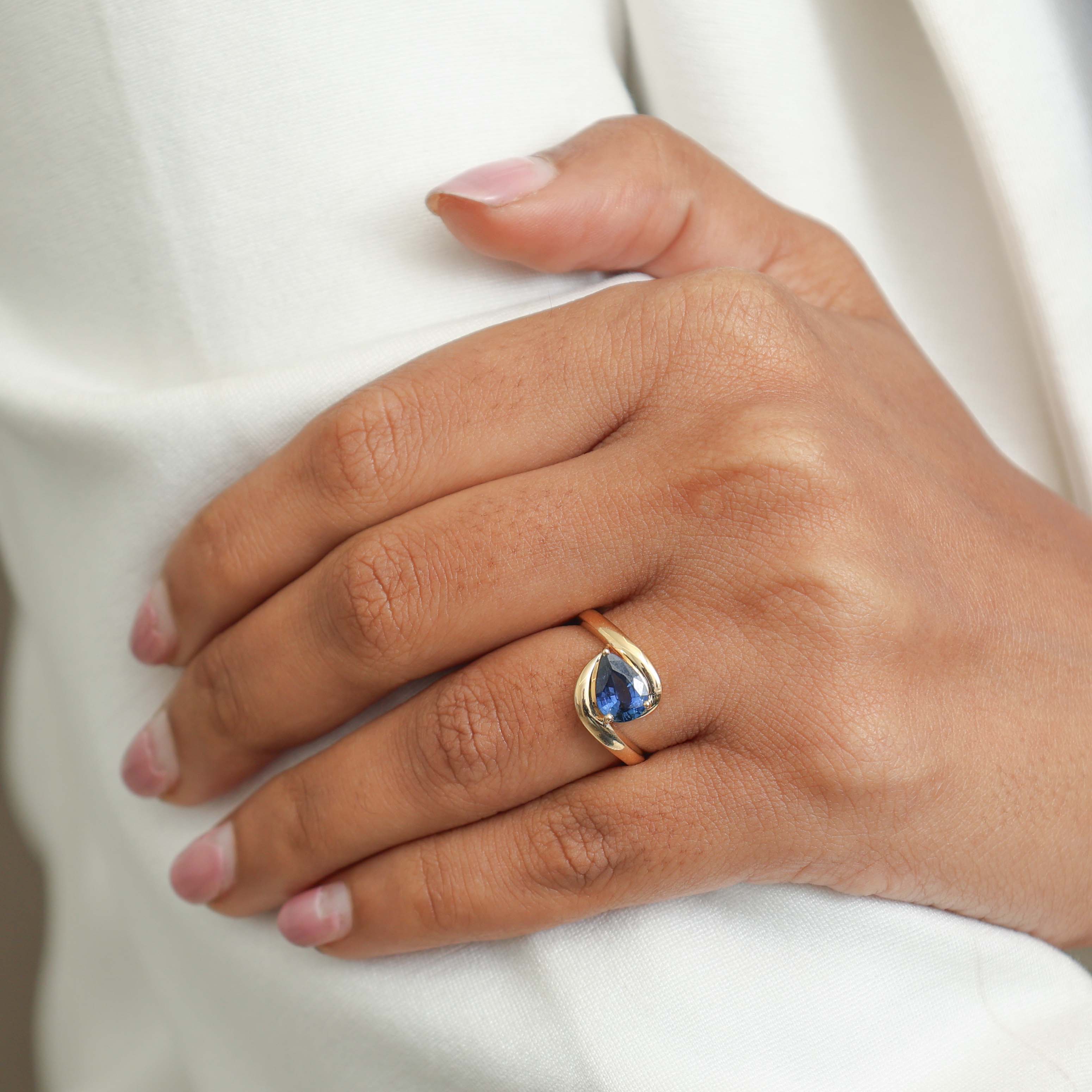 JPRG-3176/8253 Blue Sapphire Pear Wave Ring | 18K