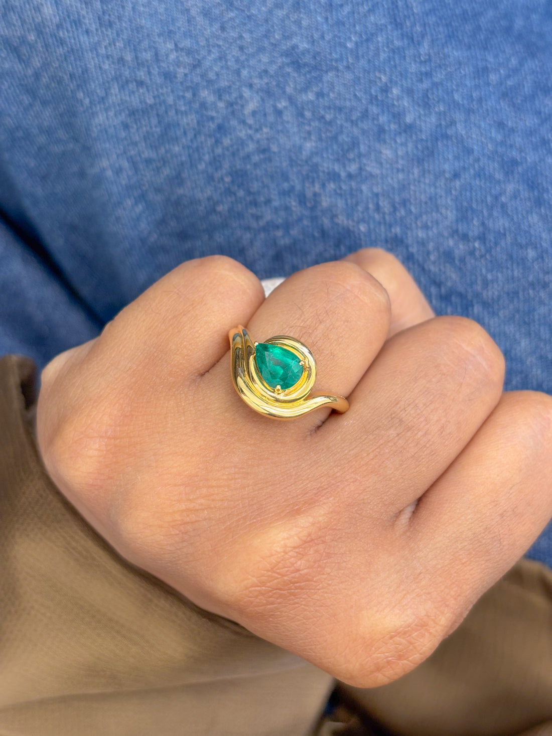 JPRG-3284/8412 Emerald Pear Wave Ring | 18K