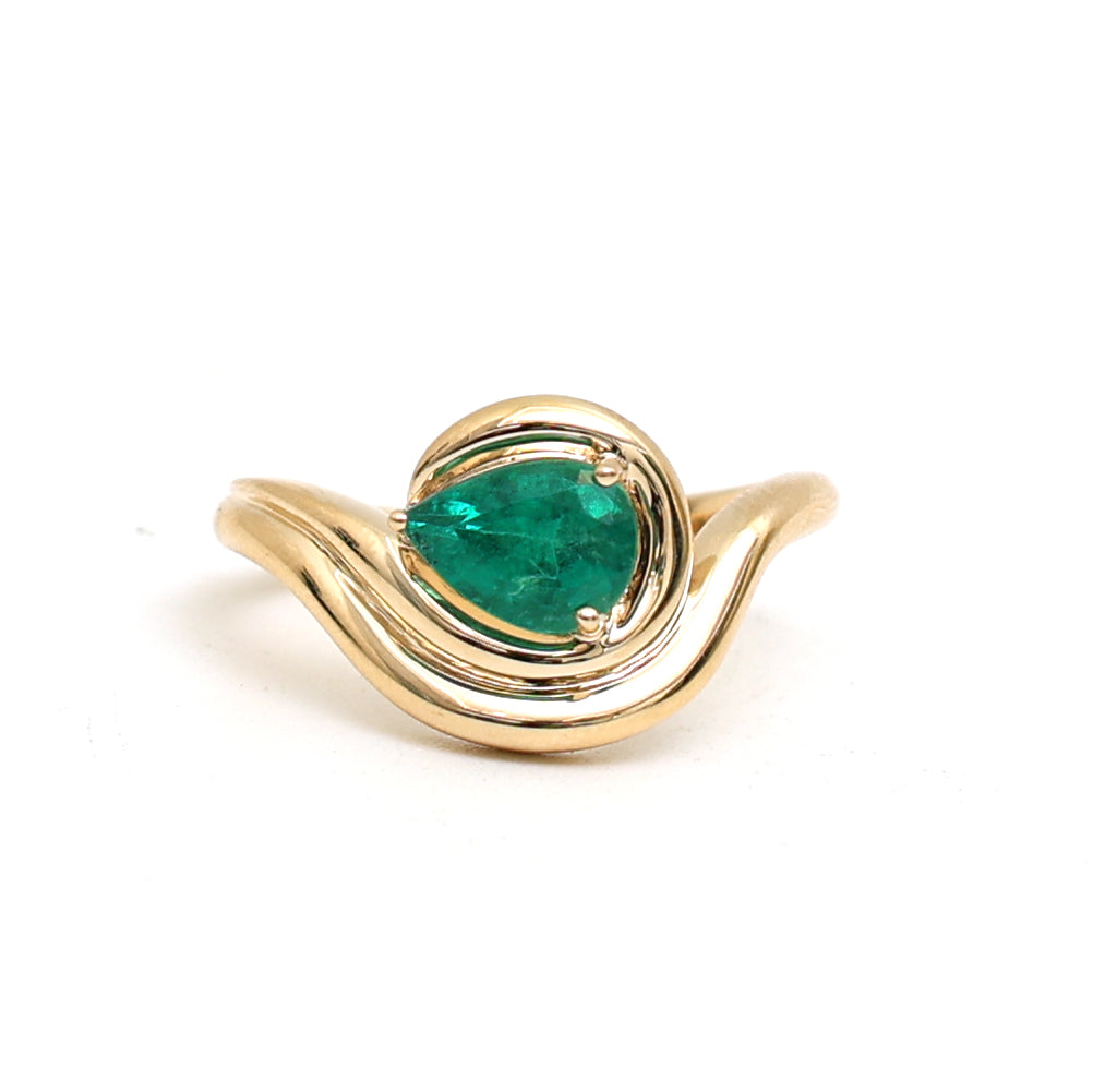 JPRG-3284/8412 Emerald Pear Wave Ring | 18K