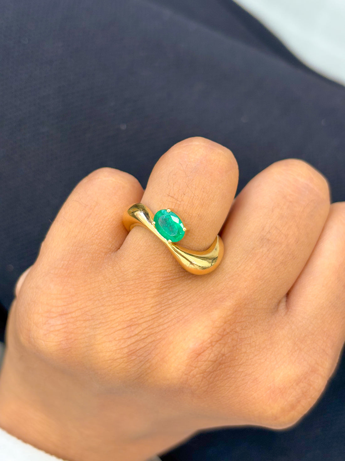 JPRG-3290/8434 Emerald Oval Wave Ring | 18K