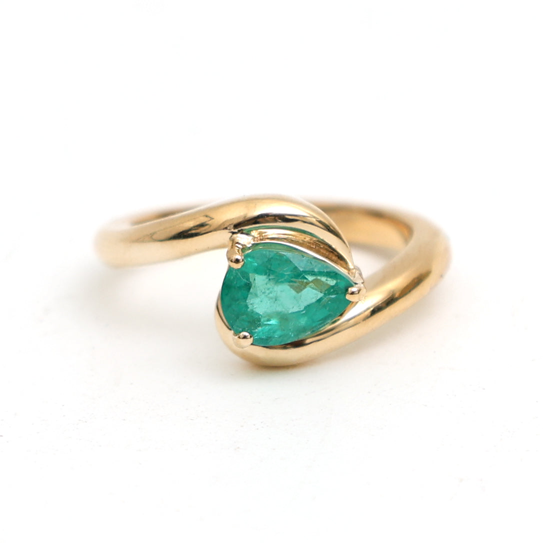 JPRG-3312/8471 Emerald Pear Ring | 18K
