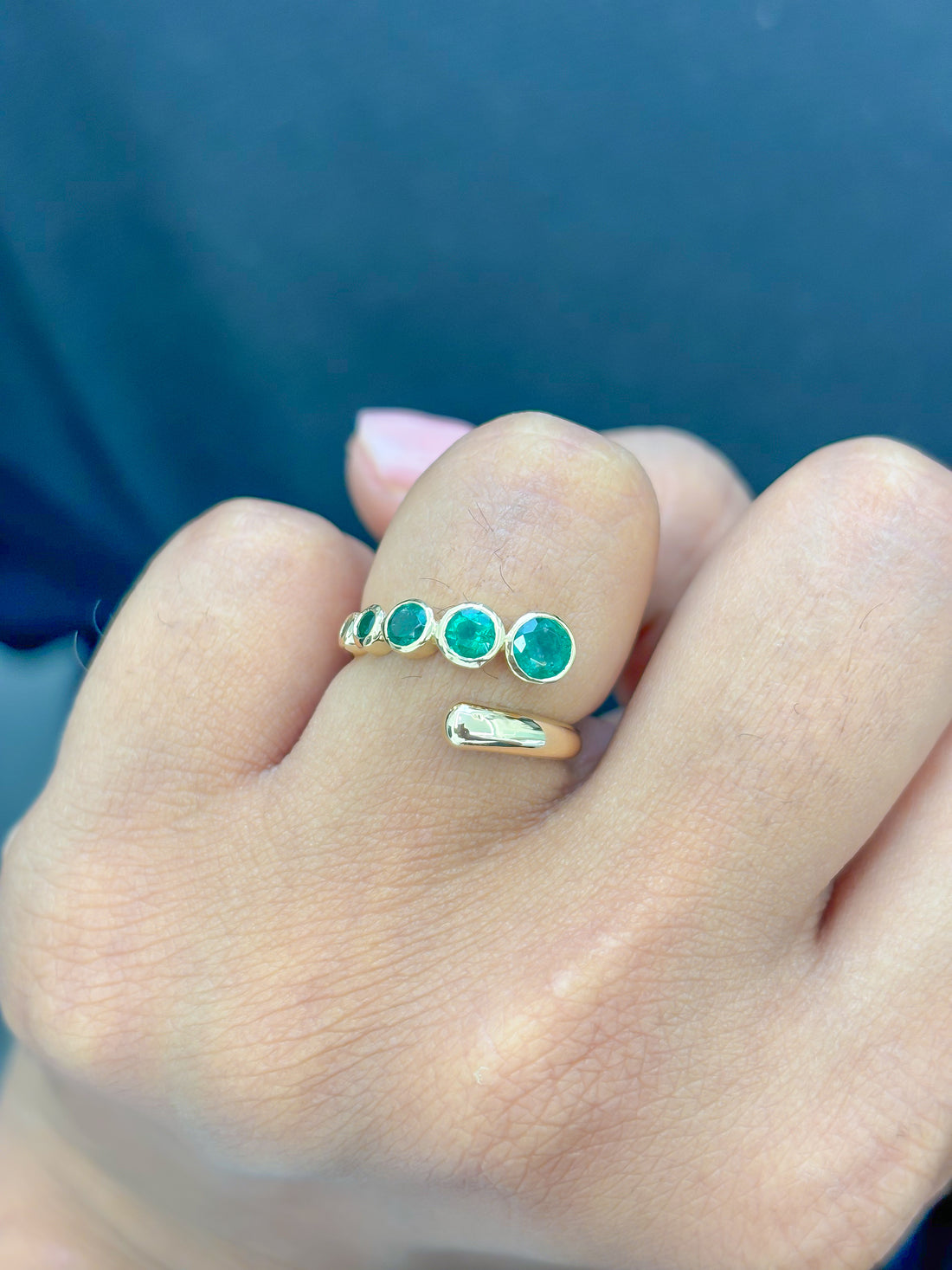 JPRG-3480/8893 Emerald Round Bezel Set East West Ring | 14K