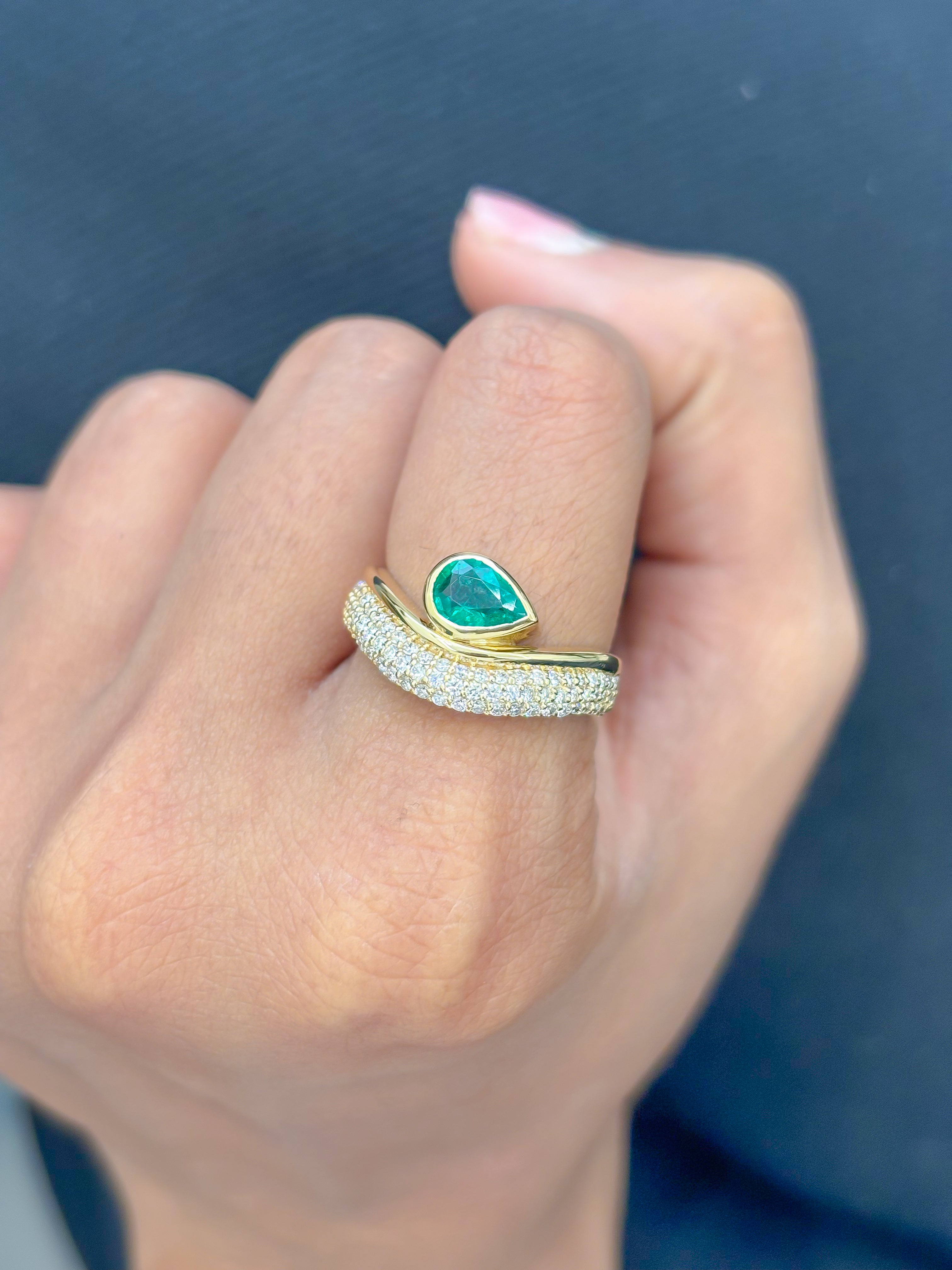 JPRG-3482/8895 Emerald Pear Bezel Set Wave Ring | 18K