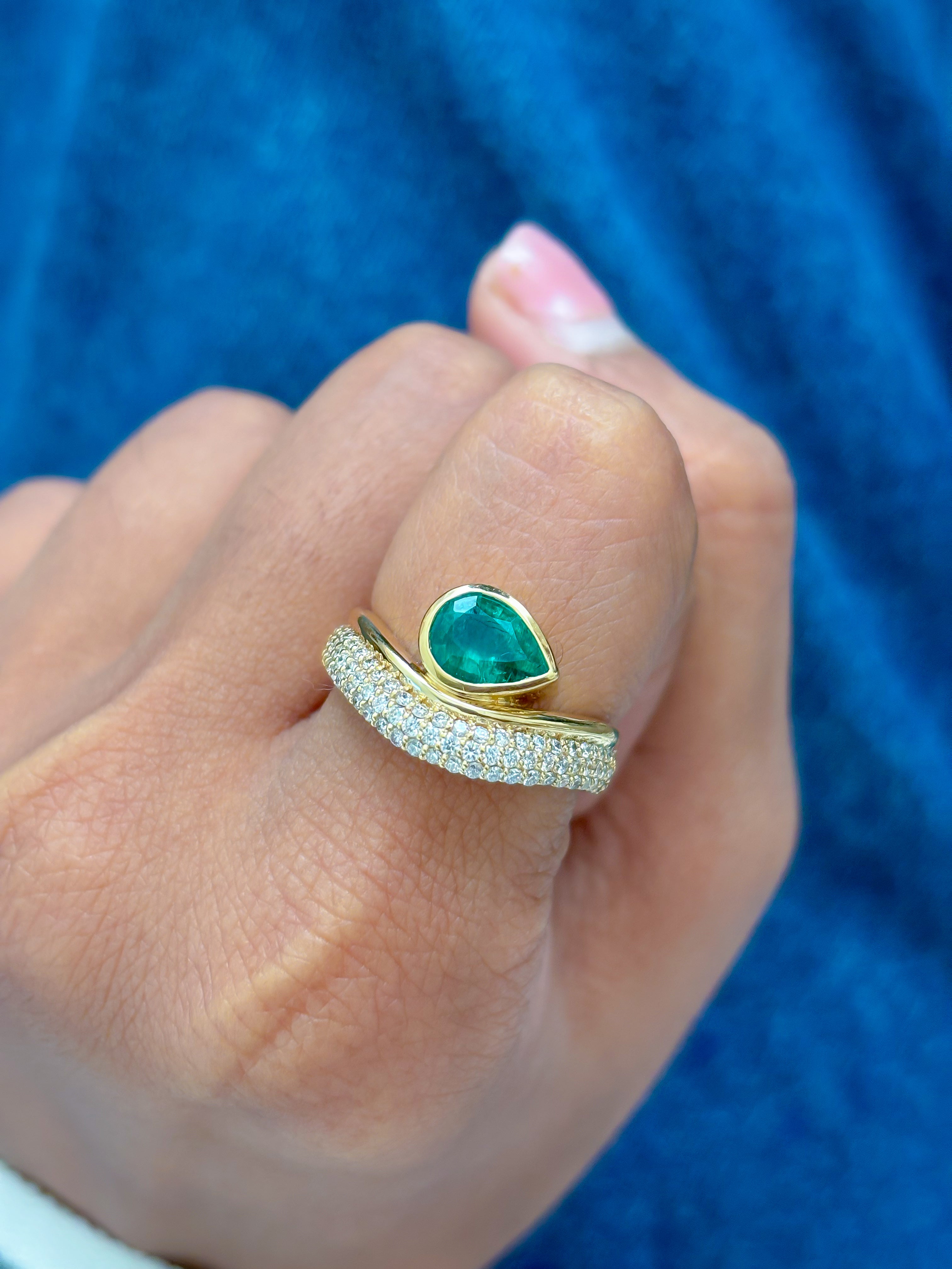 JPRG-3498/8911 Emerald Pear Bezel Set Pave Ring | 18K