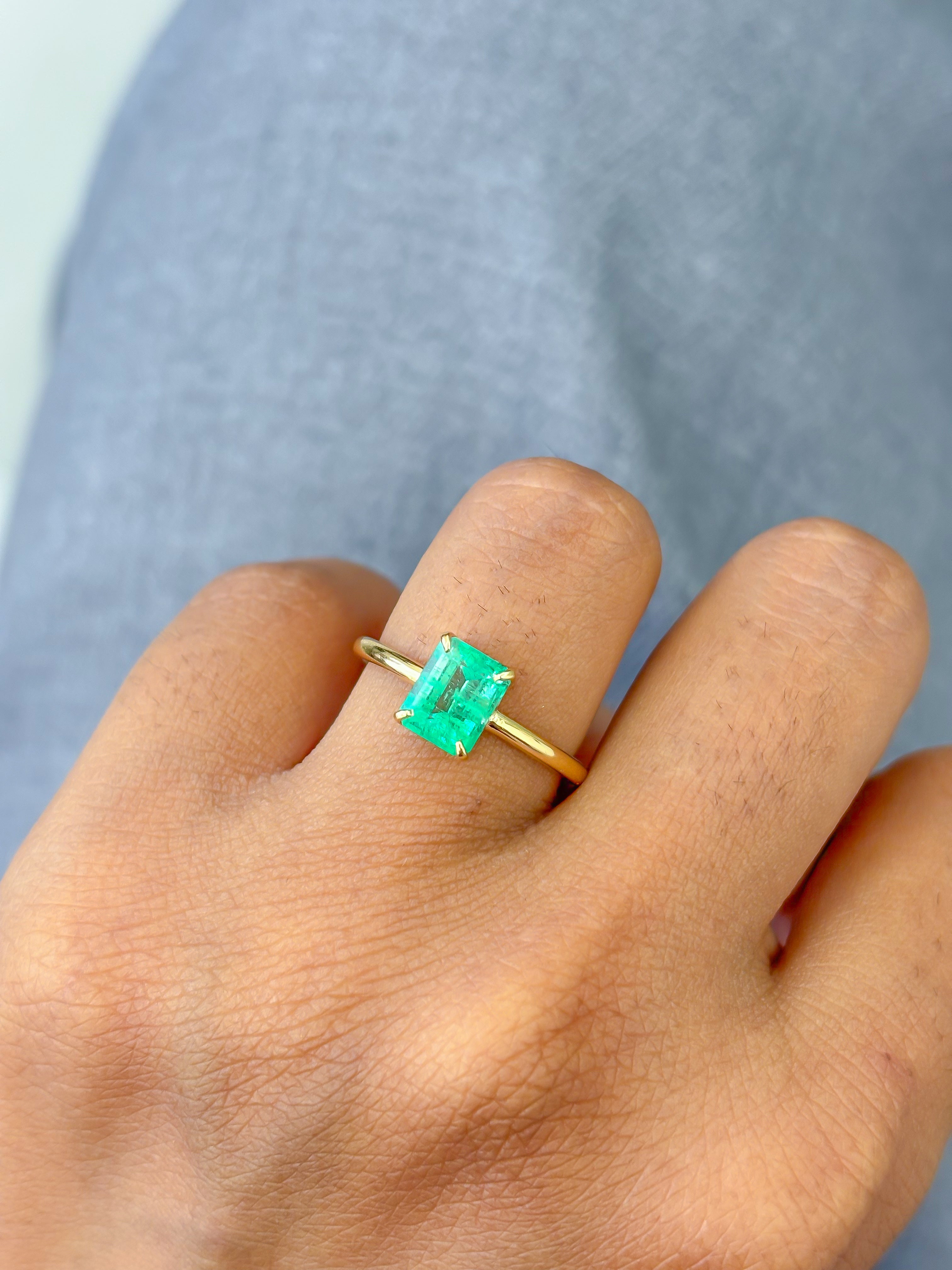 JPRG-4084/10006 Colombian Emerald Ring | 18K
