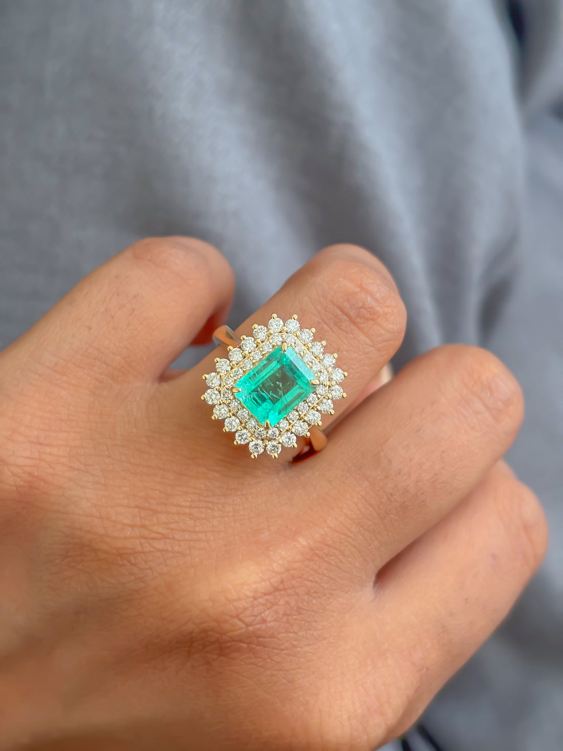 JPRG-4137/10135 Colombian Emerald Diamond Ring | 18K