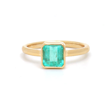JPRG-4140/10140 Colombian Emerald Ring | 18K