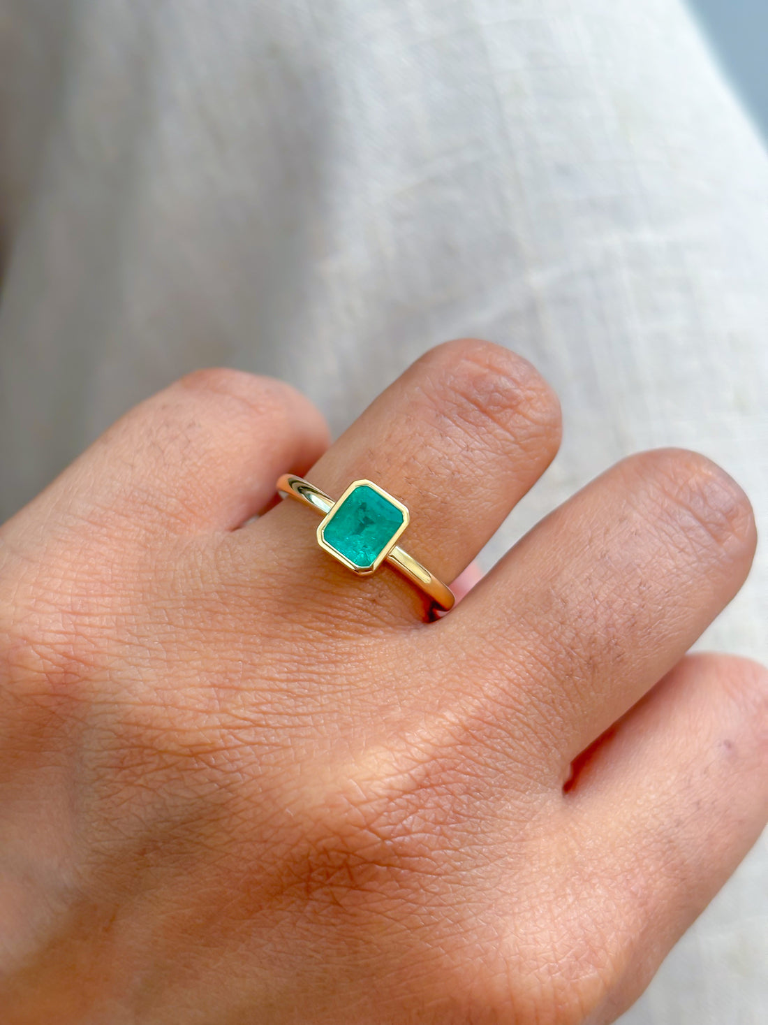 JPRG-4144/10144 Colombian Emerald Ring | 18K