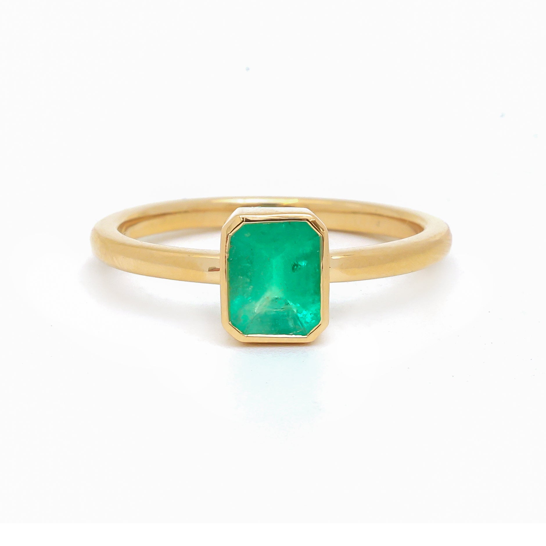 JPRG-4144/10144 Colombian Emerald Ring | 18K