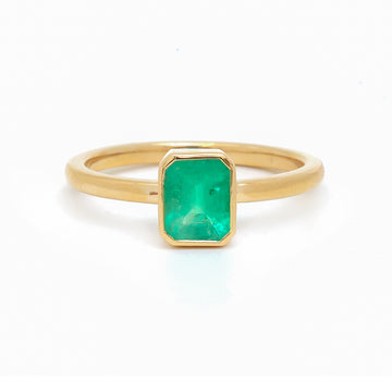 JPRG-4144/10144 Colombian Emerald Ring | 18K
