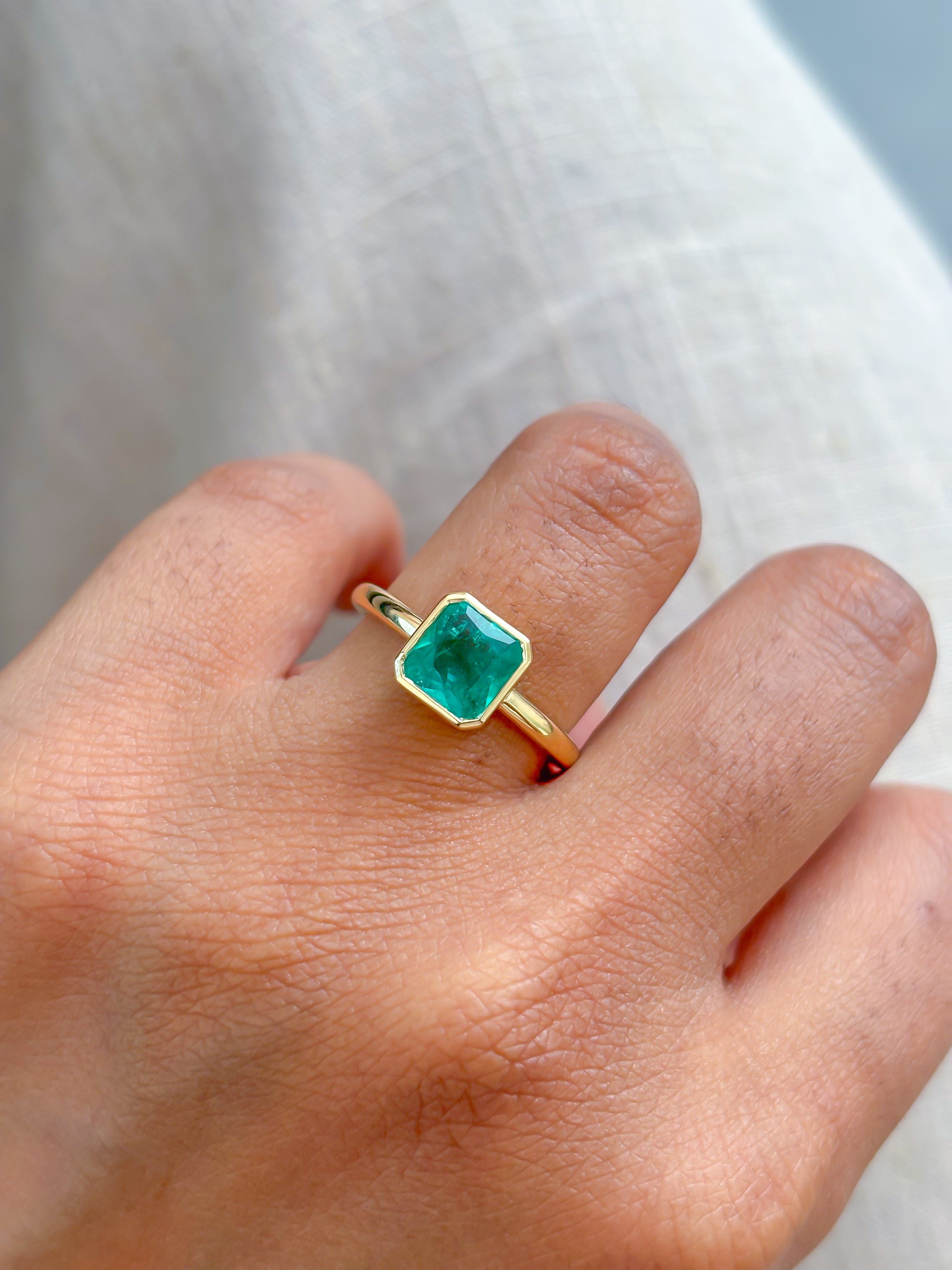 JPRG-4147/10147 Colombian Emerald Ring | 18K