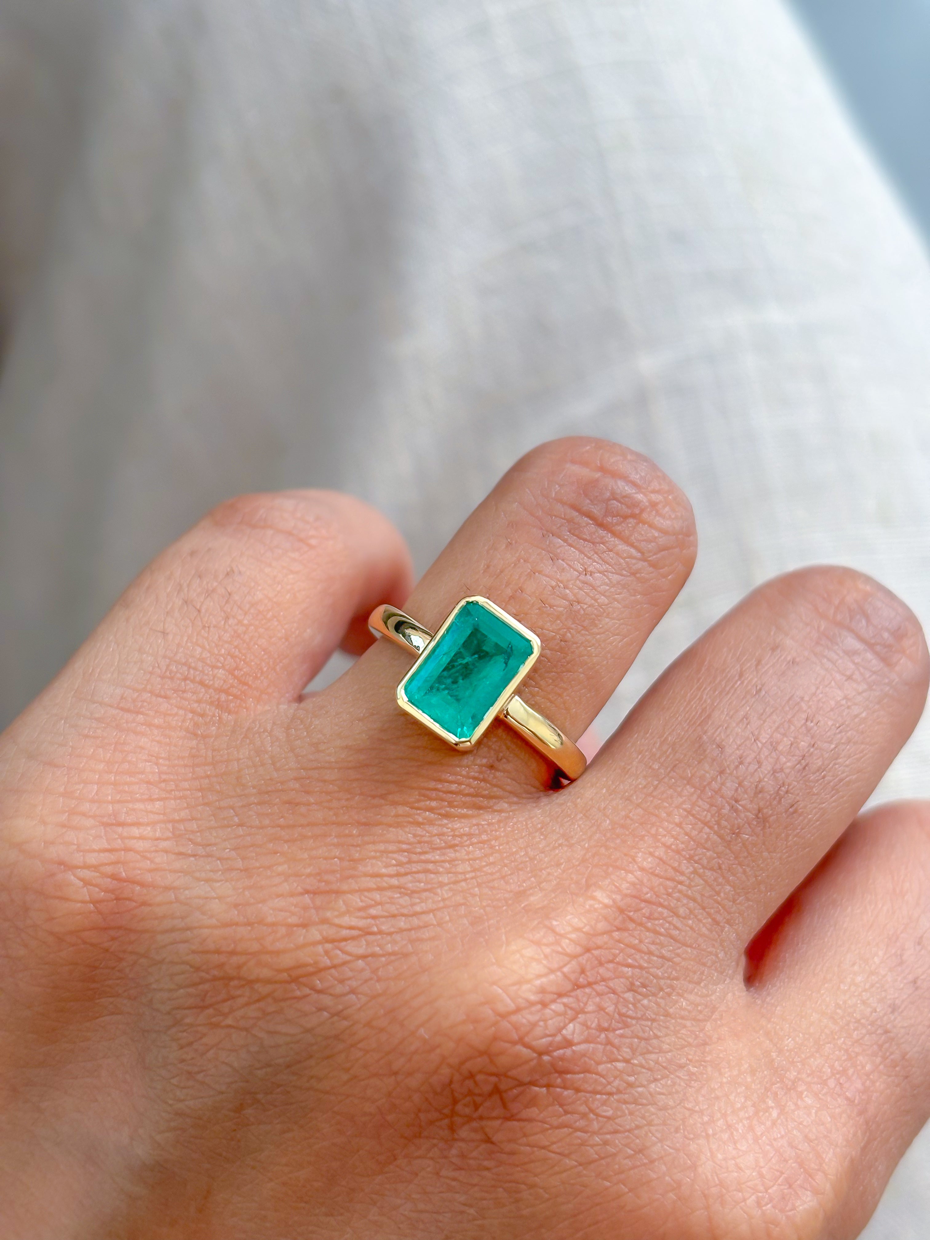 JPRG-4150/10180 Colombian Emerald Ring | 18K