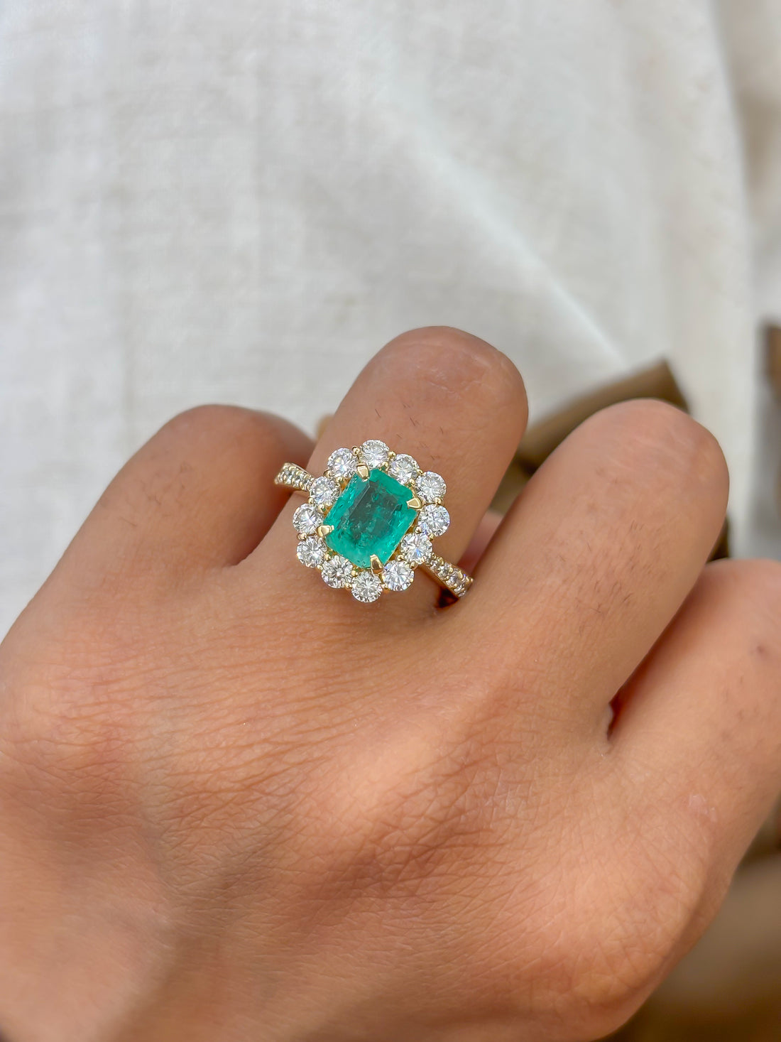 JPRG-4173/10223 Colombian Emerald Diamond Ring | 18K