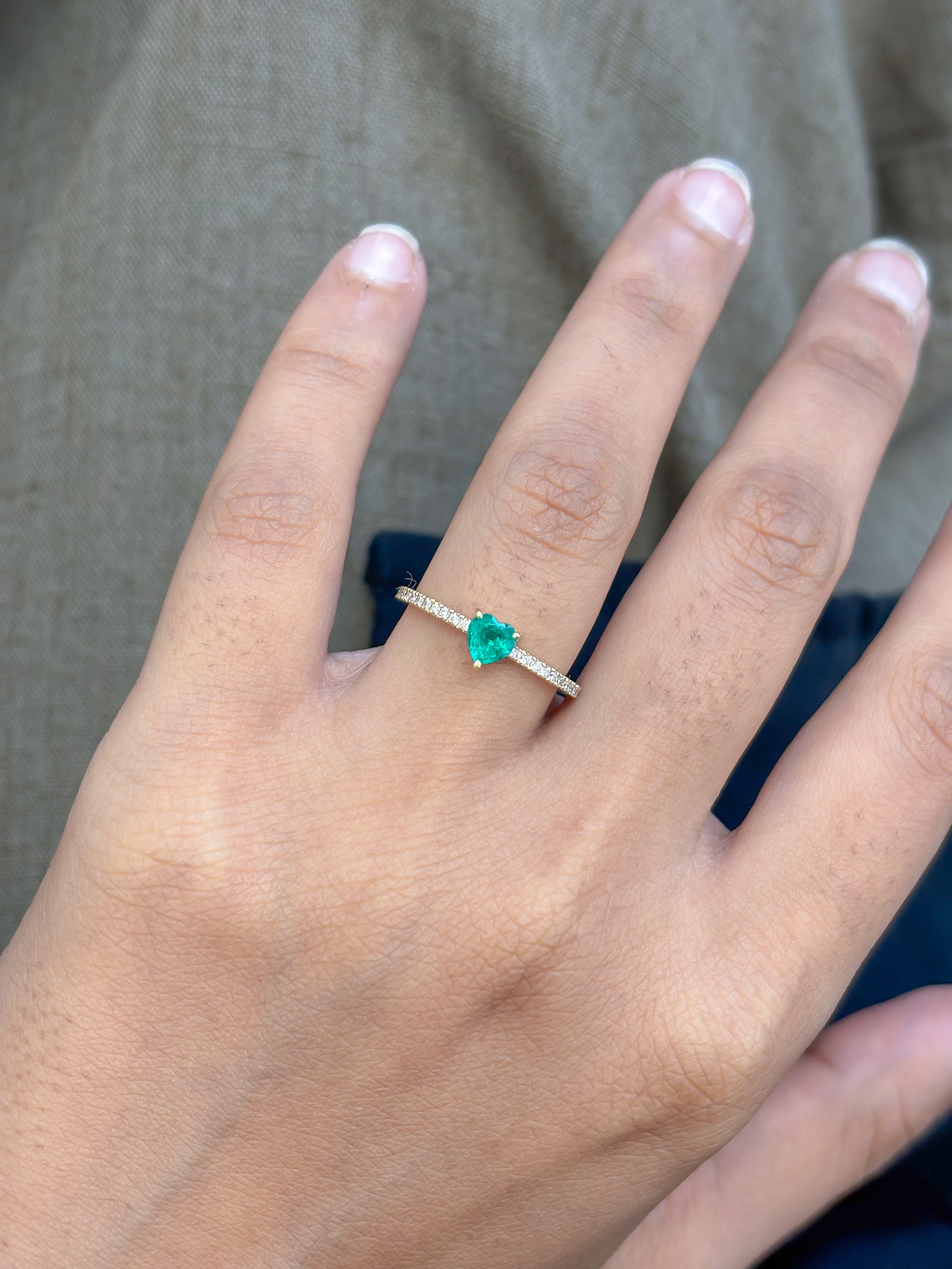 JPRG-5190/12414 Emerald Diamond Heart Thin Ring | 18K
